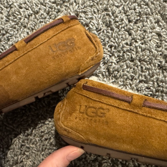 EUC practically brand new Ugh Dakota Slippers size 6 - Picture 12 of 13